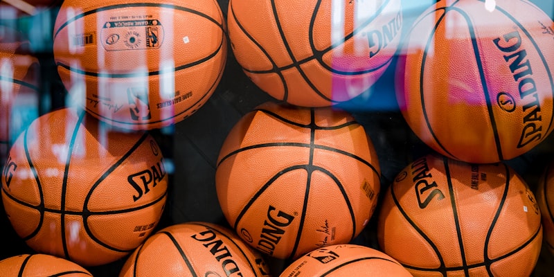 足球世界杯赛场上球星带球突破瞬间特写